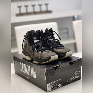 Lebro 19 (XIX) Basketball Shoes Kid Size 5.5